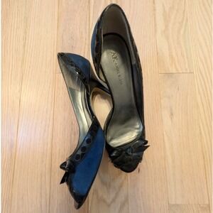 Anne Klein Blue Suede Black Patent Leather Bow Peep Toe Stiletto Pumps Heels